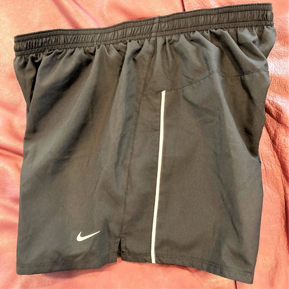 NWT Nike shorts running women M Black White 405236 DISCOUNT SHIPPING!! - Picture 1 of 4